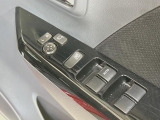 【電動格納ミラー】サイドミラーは電動格納式となっており、狭い駐車場でもキズがつくリスクを抑えられます。