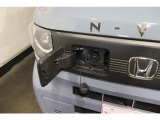【普通充電ポート】AC200Vの充電機で行う普通充電と充電施設に設置された急速充電機で行う急速充電の2種類があります。満充電までの残り時間の目安はメーターで確認できます。