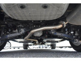 車両後方からの下回りです。マフラー防錆塗装や下回り防錆施工等も可能でございます。