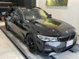 BMWのお車は、走行の安定性とコーナリングの良さを追求し、思い通りにハンドルの操作可能です。試乗車もご用意しておりますので、ぜひ&ldquo;駆け抜ける歓びをご体感ください!