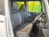 運転席シート廻りは使用感も少なく、良好な状態となっています。前オーナー様が丁寧に使っていたことがよくわかりますね。