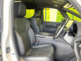 運転席シート廻りは使用感も少なく、良好な状態となっています。前オーナー様が丁寧に使っていたことがよくわかりますね。