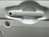 ☆お車についた傷やヘコミ、事故の修理もハヤシにお任せください。自社鈑金工場で修理ができますの安心です☆