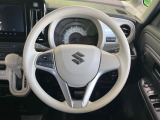 インテリアに合わせたデザインのステアリングは、運転される方のことも考え、運転しやすい形状、大きさです。是非一度、実際に触ってお確かめください。