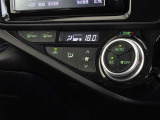 車内を快適に、オートエアコンを装備しています。