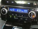 【オートエアコン】車内温度を感知して自動で温度調整をしてくれるのでいつでも快適な車内空間を創り上げます!どの席に座っても快適なドライブが楽しめます♪