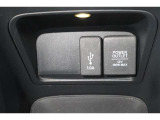 USBオーディオ用ソケットがついていますので携帯電話などを接続すれば音楽等の再生が可能です!
