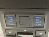 両側電動スライドドア