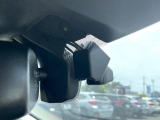 【ドライブレコーダー】ドライブレコーダー装備!走行中はもちろん、あおり運転や事故に遭遇した際、映像で記録し、万一のリスクに備えます。※記録用SDカードはお客様ご自身でご準備いただく必要があります。