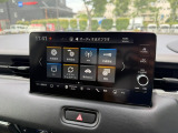 【オーディオソース】ラジオはもちろんCD、フルセグ、DVD、Bluetooth、ApplecarPlay、AndroidAuto、ミュージックラック、USB、SDほか多彩な機能を装備しております