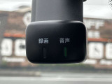 【ドライブレコーダー】走行中の映像を記録します。事故などのトラブル時に確認ができ、証拠映像としても役に立つだけでなく、危険運転などの抑止にも効果があります。