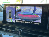 まるで真上から見ているような、視認性の良いアラウンドビューモニターです。駐車が苦手な方でもこれでらくらく駐車できますよ。