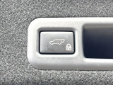 【パワーバックドア】スマートキーや運転席のボタンを押すだけでリアゲートが自動で開閉します!荷物を持っている時や、高い位置にあるバックドアを閉める際に便利な機能です♪