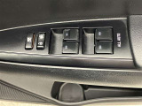 【すべてワンタッチ】 パワーウィンドウは全席ワンタッチで自動全開/全閉ですのでパーキングチケットやドライブスルー利用時に便利です♪もちろん挟み込み防止装置付ですので安心・安全です!