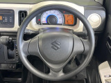 インテリアに合わせたデザインのステアリングは、運転される方のことも考え、運転しやすい形状、大きさです。是非一度、実際に触ってお確かめください。