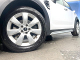 ●純正18インチアルミホイール:輸入車ならではの卓越した走りを支えるホイールと足回りです!日本車の走りに慣れている方にもぜひ体感して頂きたいほど、高いレベルでまとまっています!
