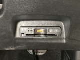 ハンドルの右下にETCがついています。高速道路の料金所の通過も楽々です。 カードの取り出しもしやすい場所についています。