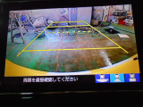 バックカメラの画像です。ガイドラインがスムースな車庫入れをサポートいたします。車庫入れの安心感がアップしますね。