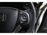 Hondaセンシングの機能のひとつ、アダプティブクルーズコントロール付!アクセルから足を離しても設定したスピードと前車との車間を保ち走行してくれます!車線維持もアシスト☆高速道路で疲労軽減ですね☆