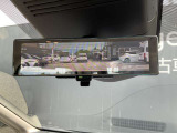 『スマートルームミラー』ミラーだけじゃない!荷物をたくさん積んでいても映像で見ることができ、後方確認バッチリ!