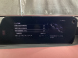 車線逸脱警報システムは、走行中にカメラで車線を検知して、自車が車線から逸脱する可能性があると判断した場合に、警報によりドライバーに通知します。