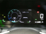 とっても見やすいメーターです。夜間時はラグジュアリーな気分にさせてくれる照明が魅力ですので、夜のドライブも楽しみになりますよ♪