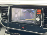 アラウンドビューモニターは4個のカメラを合成してまるで上から撮影した様な駐車場のどの位置にいるかとてもわかり易い機能です