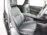 高いホールド性で運転姿勢が安定します。長距離ドライブでも疲れにくいのが魅力です。快適なドライビングライフをお送りください♪