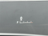◆HUD(ヘッドアップディスプレイ)◆運転席前方のフロントガラスに速度情報や運転をアシストする情報などを表示!視線を落とさずに速度を確認できるので、よそ見による事故を減らしてくれます!