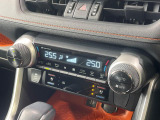 【シートベンチレーション】夏場は涼しい風でお尻や背中の熱やムレを防ぎ、冬はエアコンよりも早く温まってポカポカに!季節を問わず快適に過ごせます。