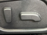 【パワーシート】スイッチ一つで簡単にシートの微調整が可能!電動だから力もいりません!快適なシートポジションにセットして、快適なドライブをお楽しみください。
