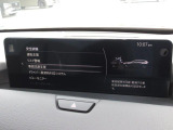 こちらのお車には先進安全装備が多数搭載されています。衝突被害を回避あるいは軽減するためのブレーキや、後方死角からの接近警報、車線逸脱を防止する警報装置など、詳しくはスタッフまでお尋ねください。