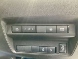 運転席右側には電動スライドドア等各種スイッチが集約されています!!