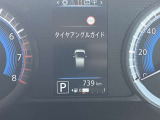 メーター内センターディスプレイには車の様々な設定や情報が表示されます。