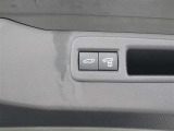 後ろが狭くてもサッと積める。途中で止められる安心のバックドア。後ろの駐車スペースが狭い時に重宝しますよ♪