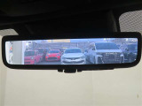 車両後方の視界をクリアに映し出す「デジタルインナーミラー」搭載です。