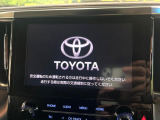 【純正ナビ】人気の純正ナビを装備しております。ナビの使いやすさはもちろん、オーディオ機能も充実!キャンプや旅行はもちろん、通勤や買い物など普段のドライブも楽しくなるはず♪