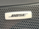 【BOSEサウンドシステム】メーカーオプションの高品位サウンドシステムを搭載。専用のチューニングが施された大小様々なスピーカーから良質なサウンドが奏でられ、臨場感あふれる音響空間を演出します。