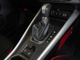 電動パーキングブレーキ・ブレーキホールドを装備してます。ホールド機能は信号待ちが多い一般道で疲労軽減になり、大好評です!