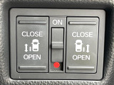 【両側パワースライドドア】キーや運転席のスイッチで後席両側スライドドアの開閉が可能♪電動だから力を入れてドアを開ける必要が無く、小さなお子様でも簡単に開け閉めでき快適です♪