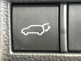 【パワーバックドア】スマートキーや運転席のボタンを押すだけでリアゲートが自動で開閉します!荷物を持っている時や、高い位置にあるバックドアを閉める際に便利な機能です♪