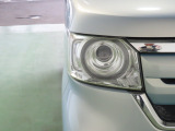 LEDヘッドライトは、点灯の瞬間から光量を発揮し、突然暗くなるトンネルなどでの安定感を高めます。