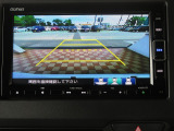 ギヤをRに入れるとナビの画面に後ろの映像が映るリヤカメラ付!後退時の安全確認やコンディションの悪い視界でもカラーバックモニターがドライバーをサポート☆☆☆