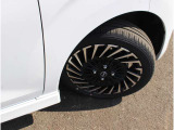 165/55R15タイヤ+スタイリッシュな専用アルミホイールです。スタッドレスタイヤや各種オプションのご注文も承っております♪