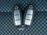 【 インテリジェントキー 】 キーを持っていればドアノブのボタンで車の鍵の開錠と施錠もできます。キーを取り出す手間がなくなります。