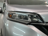 LEDヘッドライトは、点灯の瞬間から最大光量を発揮し、突然暗くなるトンネルなどでの安定感を高めます。
