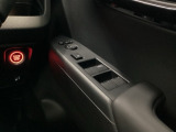 【パワーウィンドウスイッチ】ワンタッチで、パワーウインドウやドアミラーを操作できます。