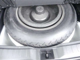 【応急用タイヤ】応急用タイヤが付属します。こちらもしっかりと点検してお渡しいたします。