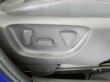 運転席パワーシート搭載。微妙な調整が手軽にでき、ピッタリのポジションで運転することが可能です。