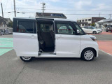 運転席側スライドドアは手動スライドです
